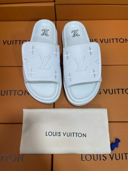 Picture of Louis Vuitton Slippers _SKULVsz38-45mnf04291334